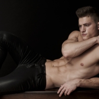 WELL-ROUNDED PERFECTION: MODEL LUKE HOLBROOK